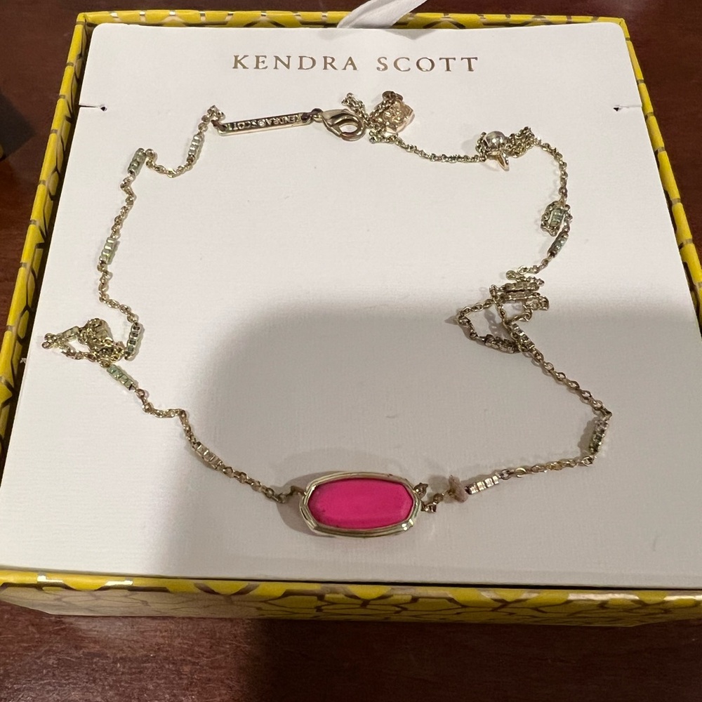 Kendra Scott Fuchsia and Gold Pendant Necklace